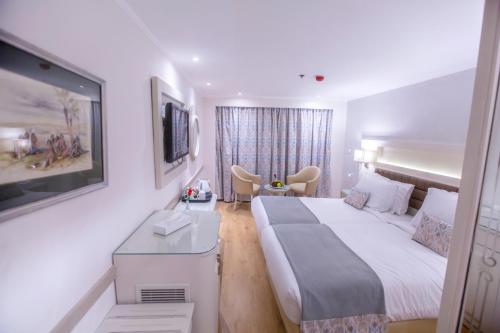 Imagen de la habitación del Orient Sun Times Nile Cruise-Every Monday from Luxor for 04 & 07 Nights - Every Friday From Aswan fo. Foto 17