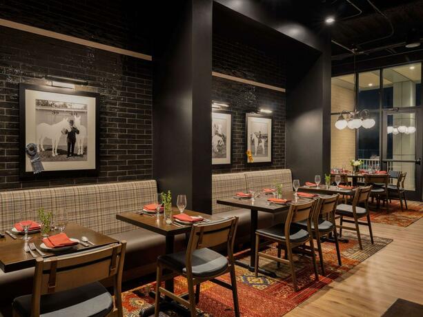 Imagen del bar/restaurante del Origin Kansas City Riverfront, a Wyndham Hotel. Foto 12