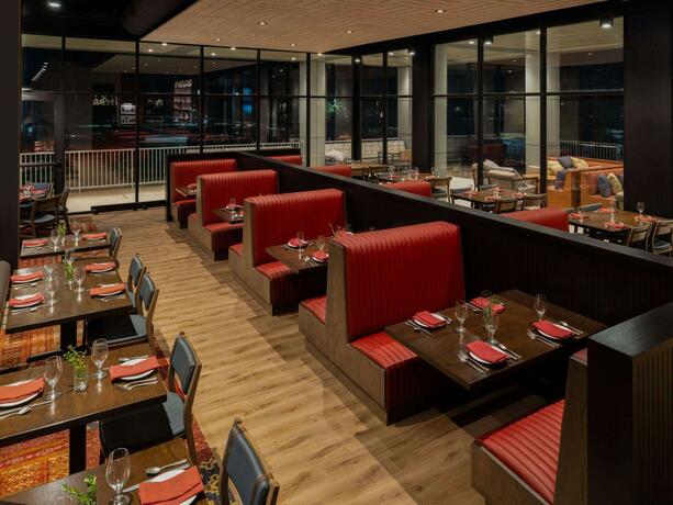 Imagen del bar/restaurante del Origin Kansas City Riverfront, a Wyndham Hotel. Foto 13