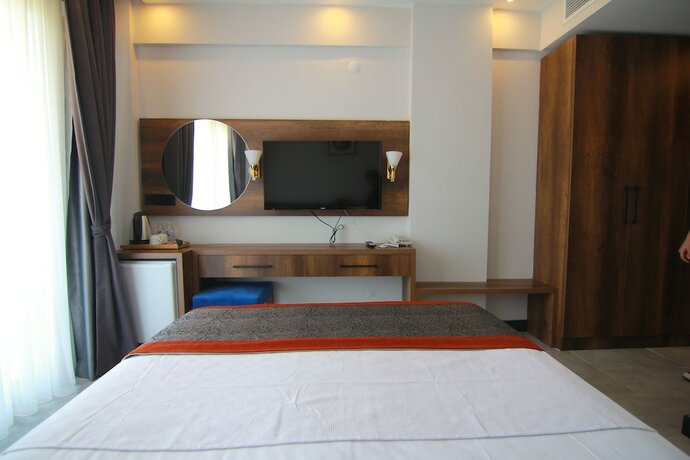 Imagen de la habitación del Ornella Hotel. Foto 16