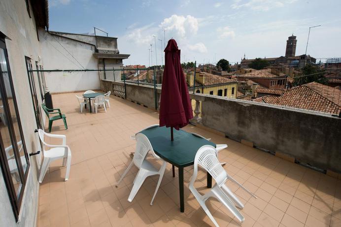Imagen de los exteriores del Ostello Domus Civica. Foto 6