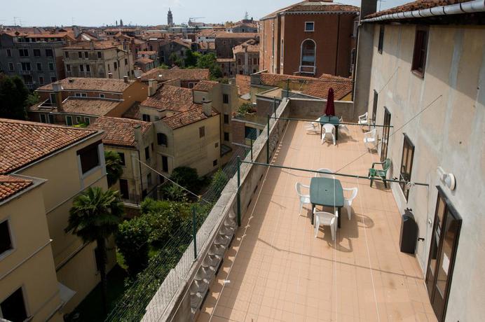 Imagen de los exteriores del Ostello Domus Civica. Foto 7