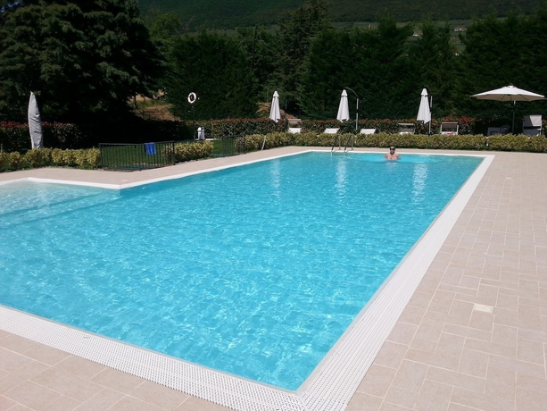 Imagen de la piscina del Ostello Victor Center. Foto 16