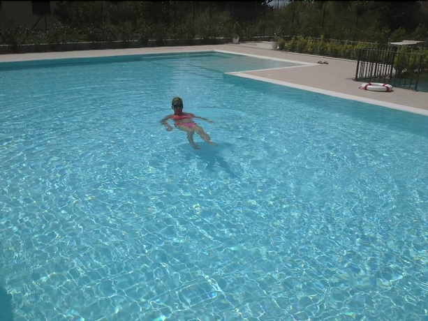 Imagen de la piscina del Ostello Victor Center. Foto 18