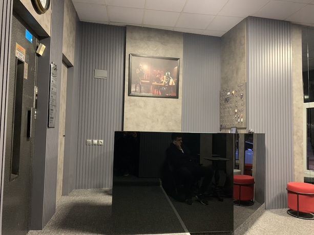 Imagen de los interiores del Otel 374. Foto 17