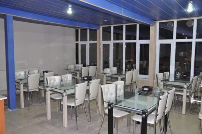 Imagen del bar/restaurante del Otel Celik Palas. Foto 2