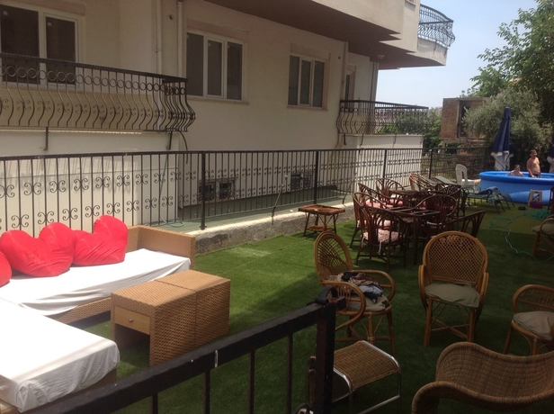 Imagen de los exteriores del &Ouml;z Mert Hotel. Foto 5