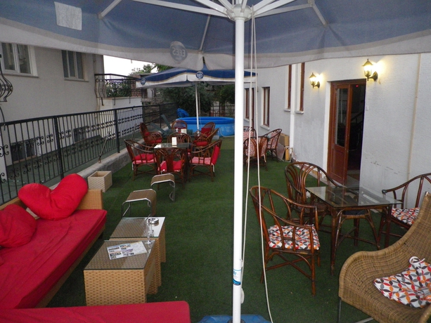 Imagen de los exteriores del &Ouml;z Mert Hotel. Foto 6