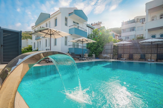 Imagen de la piscina del &Ouml;zg&uuml;m Suite. Foto 10