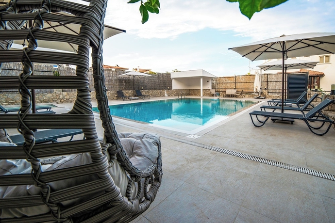 Imagen de la piscina del &Ouml;zg&uuml;m Suite. Foto 11