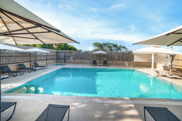 Imagen de la piscina del &Ouml;zg&uuml;m Suite. Foto 12
