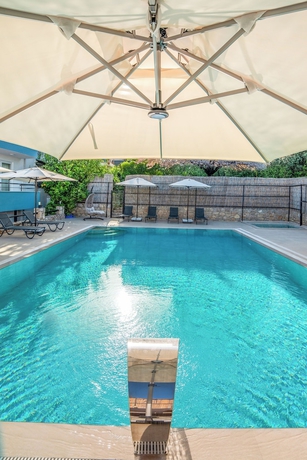Imagen de la piscina del &Ouml;zg&uuml;m Suite. Foto 15