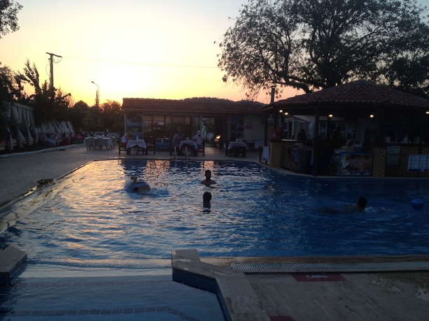 Imagen de la piscina del Our Place Hotel. Foto 13
