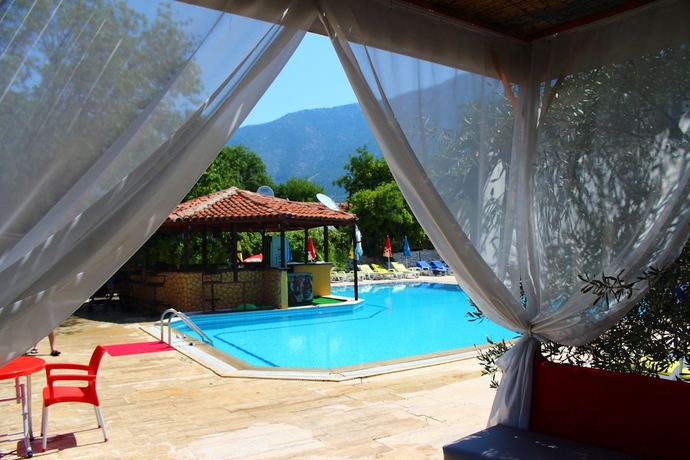 Imagen de la piscina del Our Place Hotel. Foto 17
