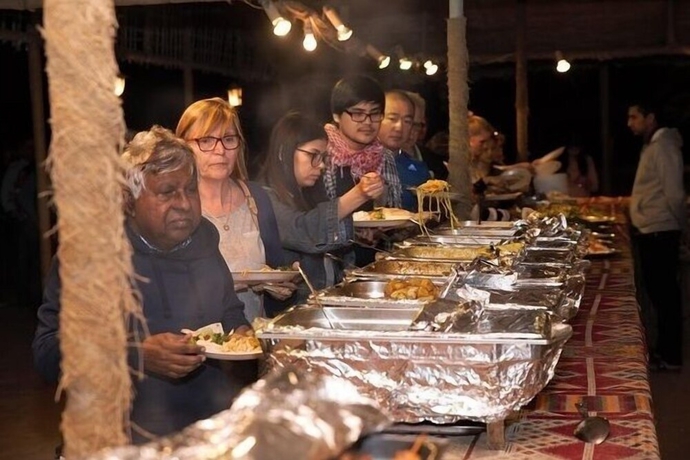Imagen del bar/restaurante del Overnight Campsite stay party adventures. Foto 5