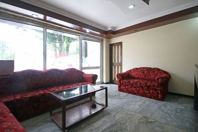Imagen de los interiores del Oyo 5922 Hotel Charlene. Foto 16