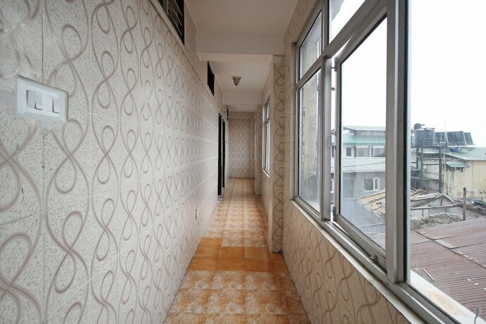 Imagen de los interiores del Oyo 5922 Hotel Charlene. Foto 17