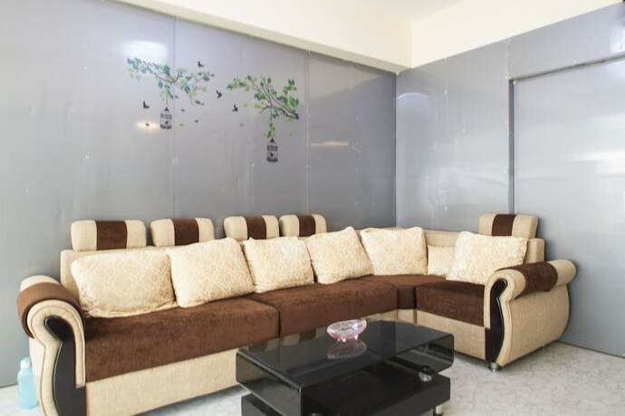 Imagen de los interiores del Oyo 6749 The Royal Nest. Foto 11