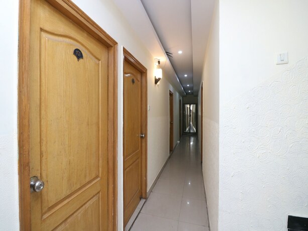 Imagen de los interiores del Oyo 9847 Hotel Blue Empire. Foto 26