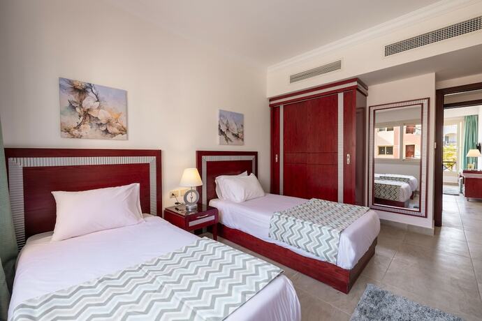 Imagen general del Oyster Bay Beach Suites. Foto 7