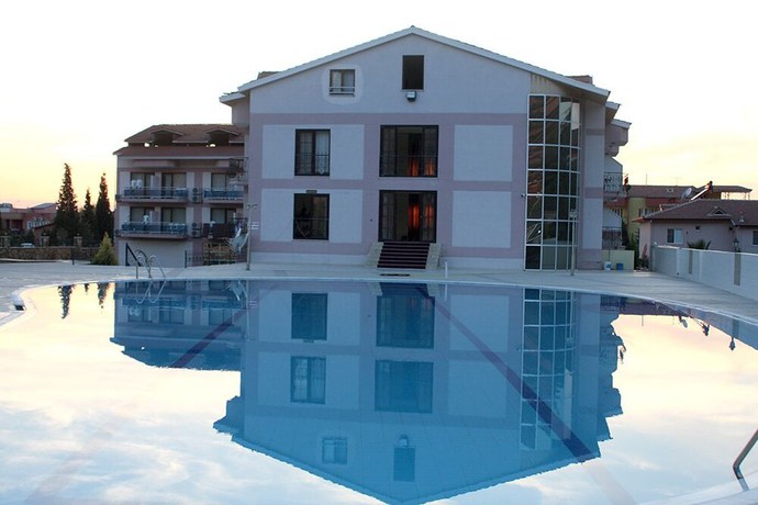 Imagen de la piscina del Ozdemir Thermal Hotel. Foto 13