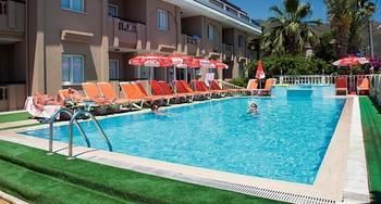 Imagen de la piscina del Ozturk Apart Hotel. Foto 11