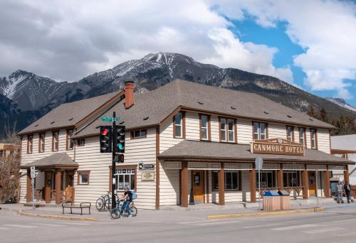 Imagen general del PARTY HOSTEL - The Canmore Hotel Hostel. Foto 1