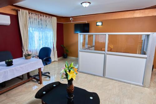 Imagen general del PB & J Christian Guest House Entebbe. Foto 9