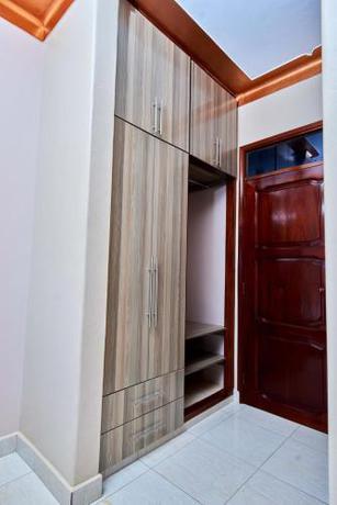 Imagen de la habitación del PB & J Christian Guest House Entebbe. Foto 19