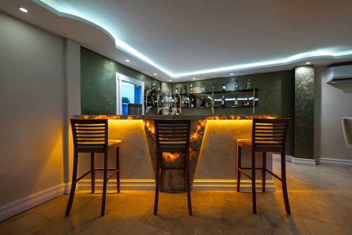 Imagen de los interiores del PORTO AZUL OTEL. Foto 16