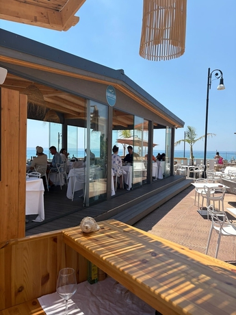 Imagen del bar/restaurante del Paguro Beach Hotel. Foto 4