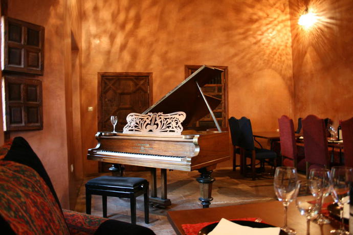 Imagen de los interiores del Palacio Conde De Cabra. Foto 7