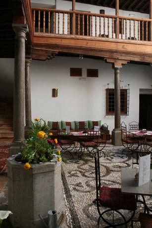 Imagen de los interiores del Palacio Conde De Cabra. Foto 8