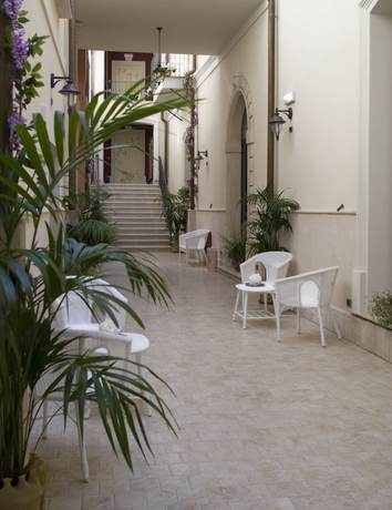 Imagen de los interiores del Palazzo Reginella Residence Hotel. Foto 20