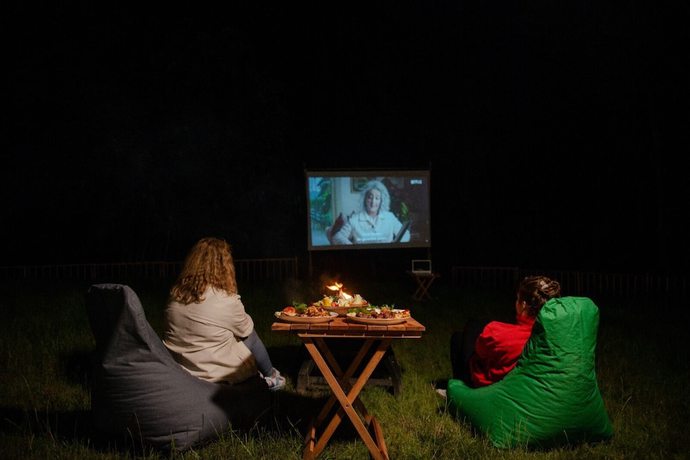 Imagen de los interiores del Pallet Glamp NG and But K Otel. Foto 17