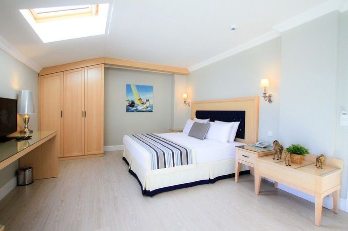 Imagen de la piscina del Palm Bay Beach Hotel. Foto 15