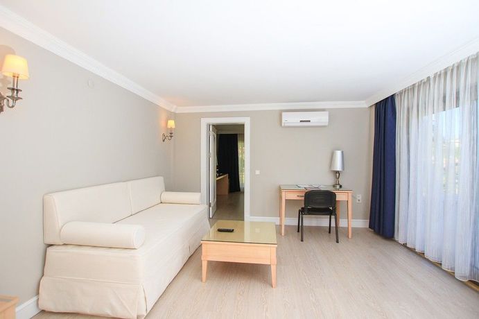 Imagen de los interiores del Palm Bay Beach Hotel. Foto 12