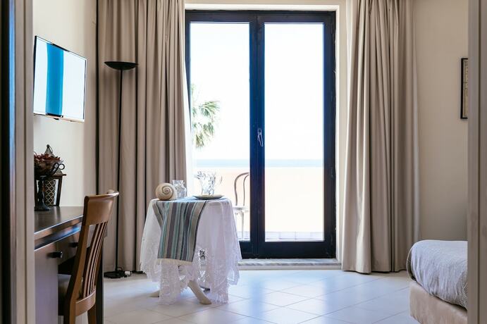 Imagen de la habitación del Palm Beach Club Casteldaccia. Foto 13