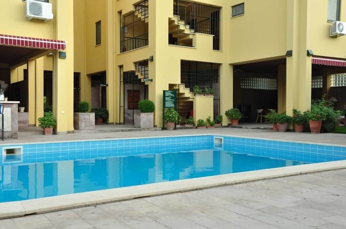 Imagen de la piscina del Palm Court Suites. Foto 18