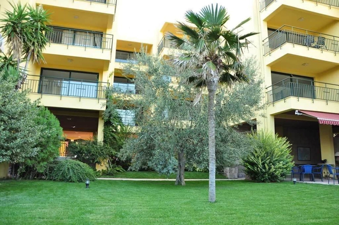 Imagen de los exteriores del Palm Court Suites. Foto 8