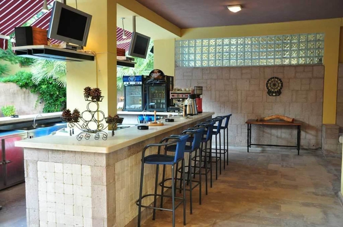 Imagen del bar/restaurante del Palm Court Suites. Foto 2