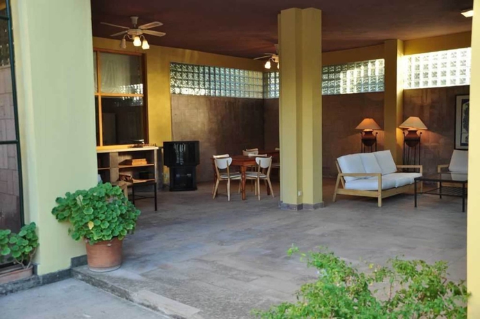 Imagen de los interiores del Palm Court Suites. Foto 15