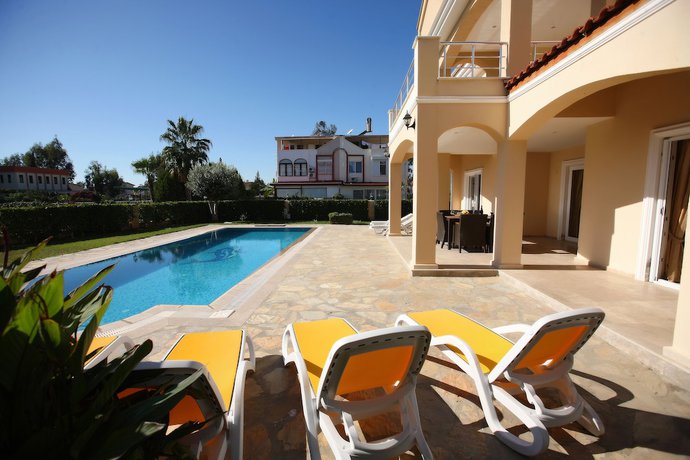 Imagen de la piscina del Palm Lane Villa. Foto 14