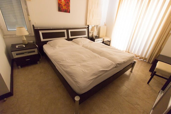 Imagen de la habitación del Palm Lane Villa. Foto 10
