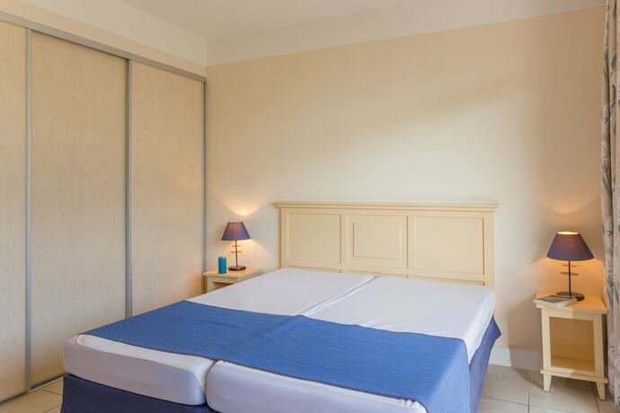 Imagen de la habitación del PandV Residence Saint Laurent Du Var. Foto 17