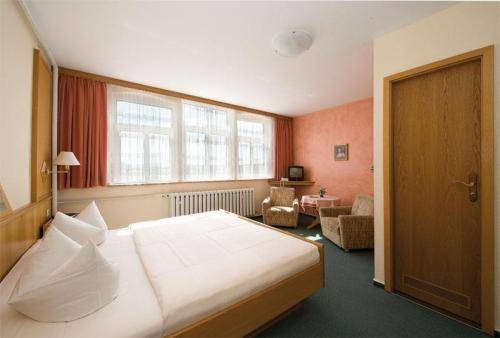 Imagen de la habitación del Panoramahotel Wolfsberg. Foto 4