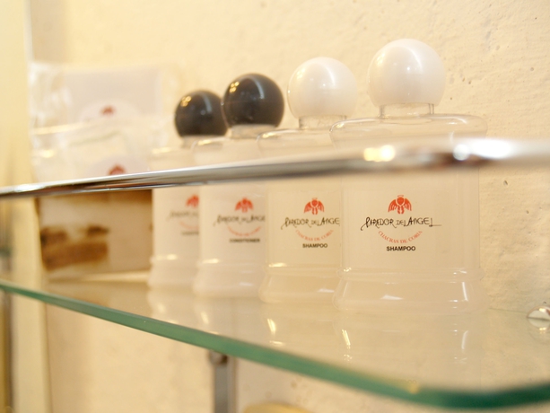 Imagen de la habitación del Parador Del Angel. Foto 8