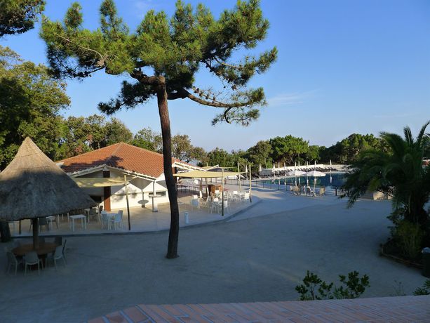 Imagen de los exteriores del Paradù Ecovillage and Resort. Foto 7