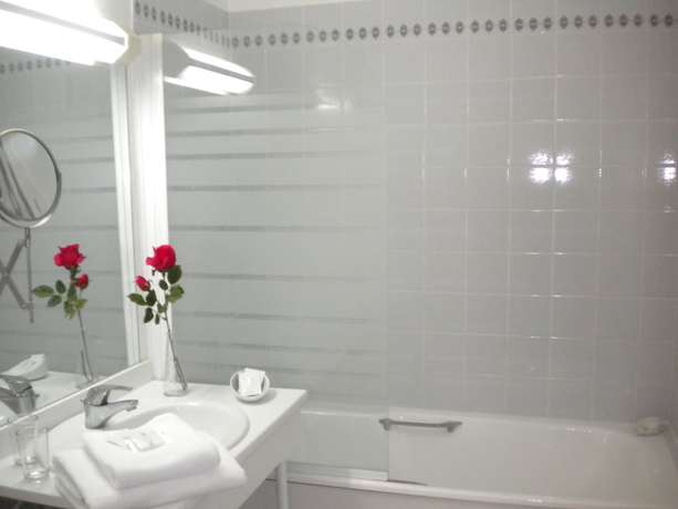 Imagen de la habitación del Paris Saint-Cloud Hôtel. Foto 12