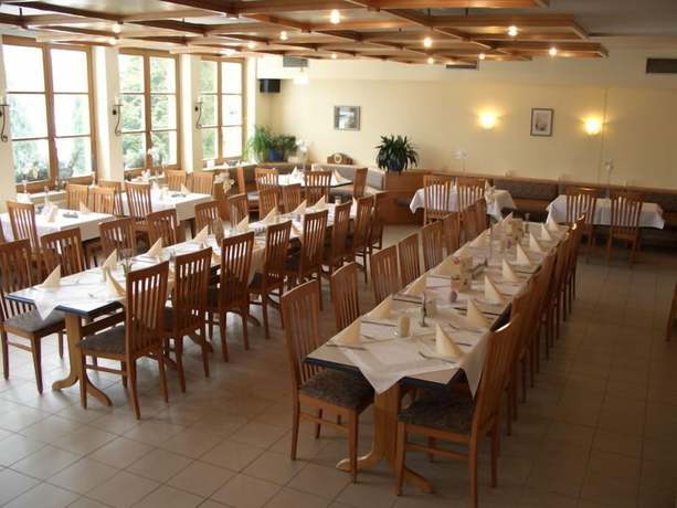 Imagen del bar/restaurante del Parkhotel Cham. Foto 2